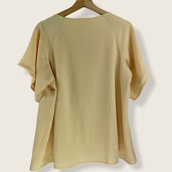 NWT Tea n Rose Yellow Embroidered Blouse - Picture 4 of 4